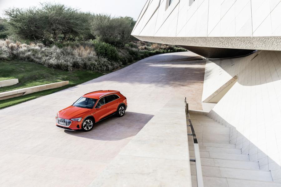  Audi e-tron 55 Quattro 2019 года  (WW) (фото 87 из 452)
